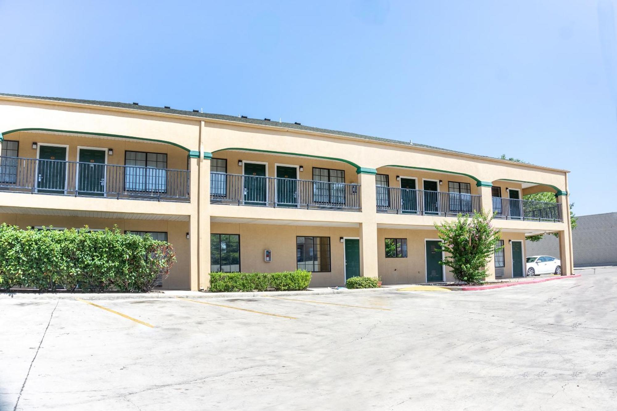 Hotel Oyo Inn&suites Medical Center 2*