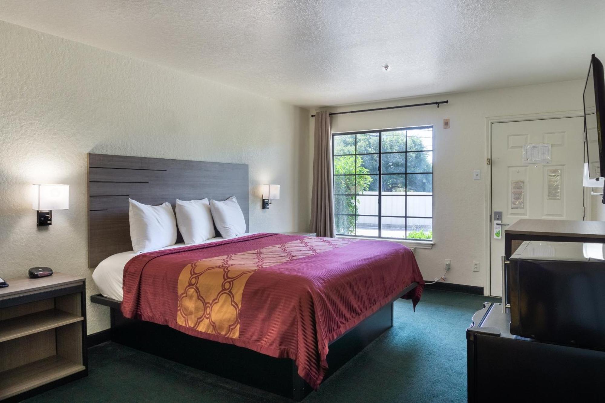 Hotel Oyo & Medical Center San Antonio
